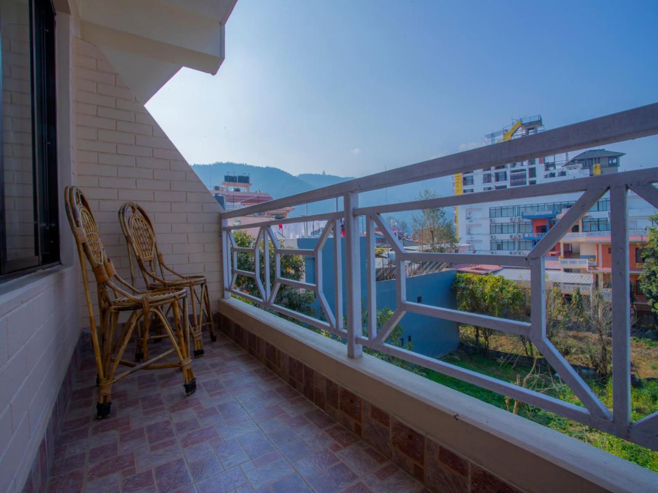 Hotel Garuda Inn Покхара Экстерьер фото