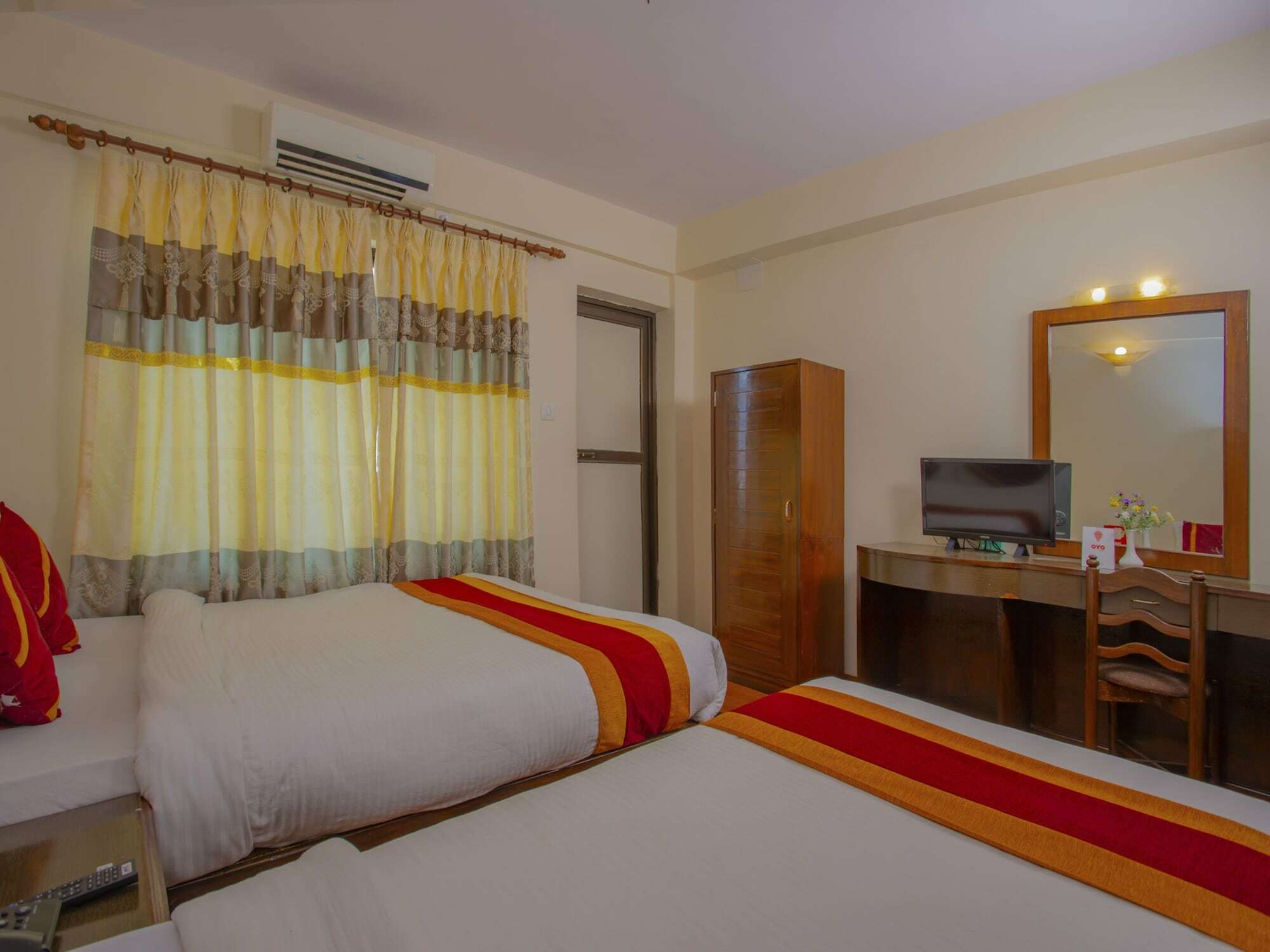 Hotel Garuda Inn Покхара Экстерьер фото